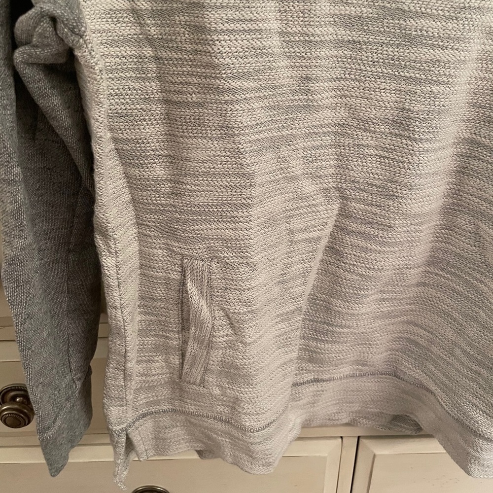 L.L. Bean Crewneck with Pockets, size: large - Picture 4 of 4